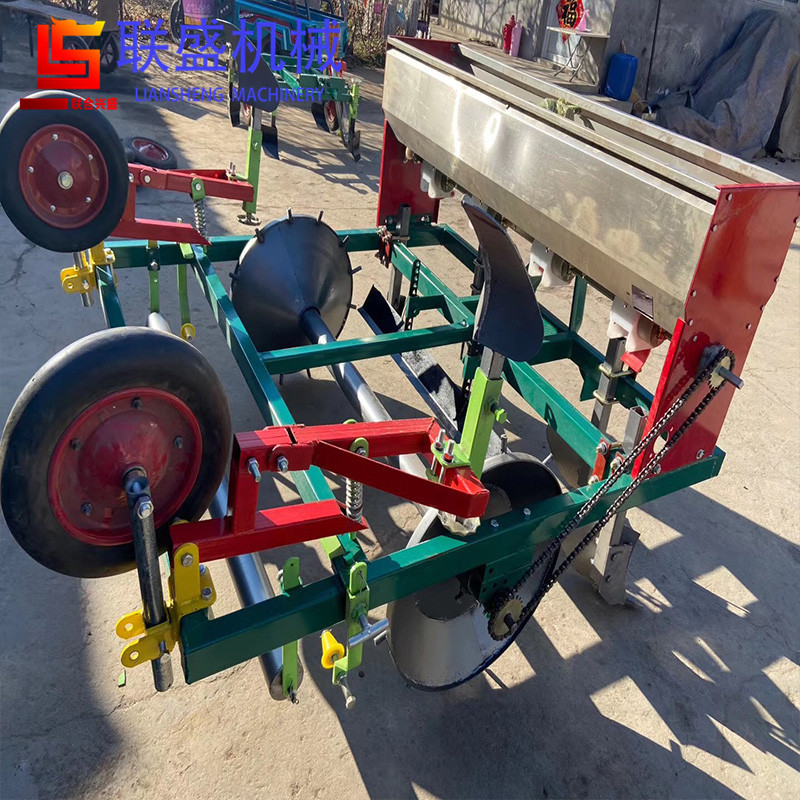 施肥机 起垄机 覆膜机 打孔机 拖拉机牵引施肥起垄覆膜打孔一体机