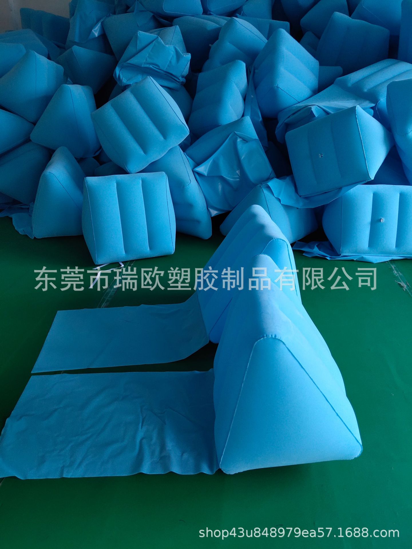 Beach triangle for traveling PVC