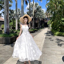 提花月色白兰地吊带连衣裙夏季新款轻奢小众设计感收腰长裙乳白色