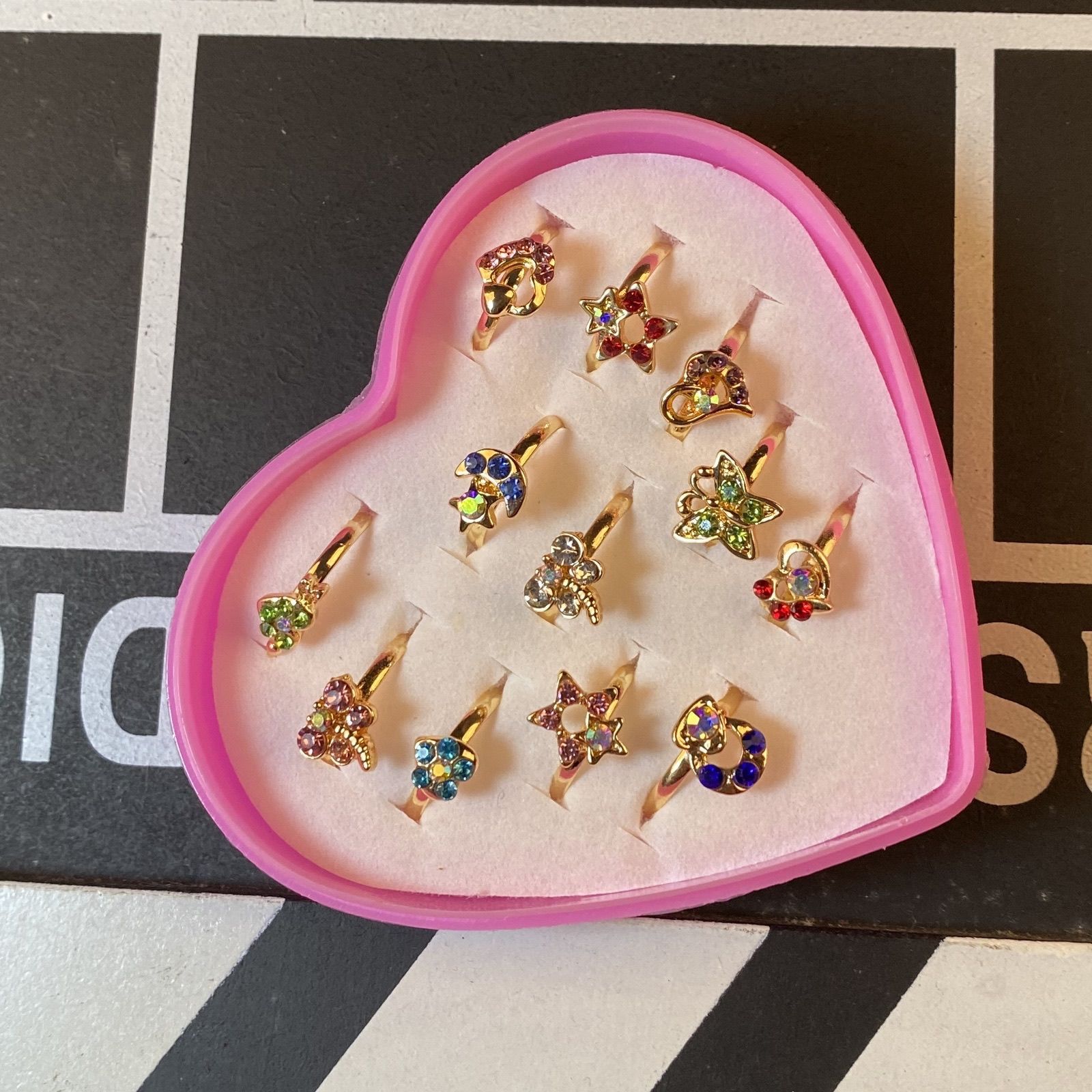 SKU-07-镶钻戒指12个