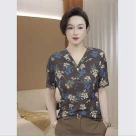 一件代发夏季新款时尚v领洋气印花宽松休闲百搭减龄短袖T恤上衣