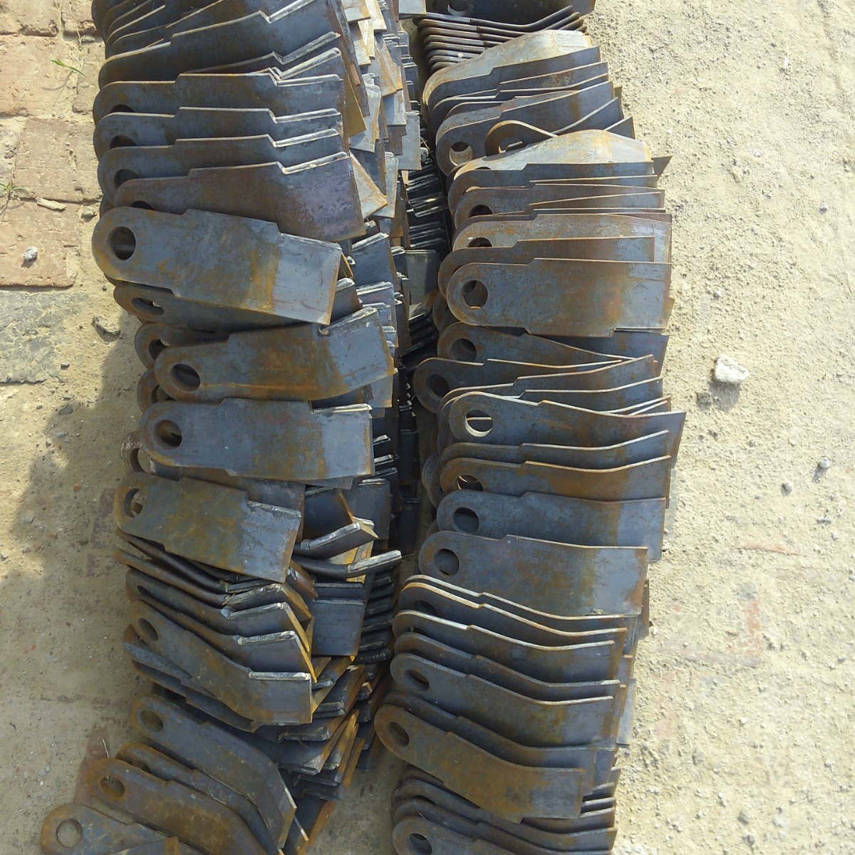 厂家批发销售 河南豪丰 秸秆还田机刀片苏氏耐磨堆焊药芯焊丝