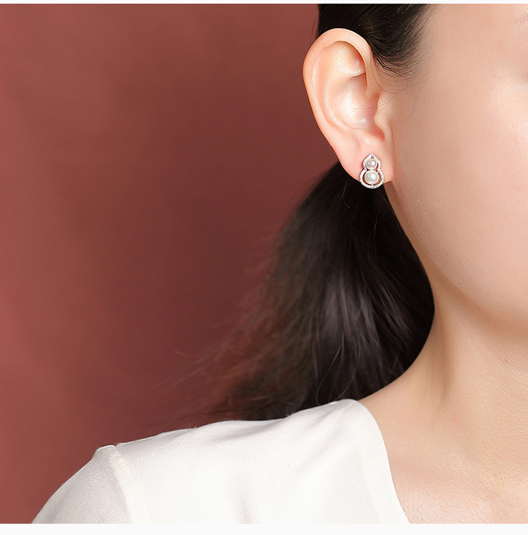 Bông tai bạc S925 mạ vàng đính ngọc trai nước ngọt hình quả hồ lô phong cách mới — Bạc chi tiết 6