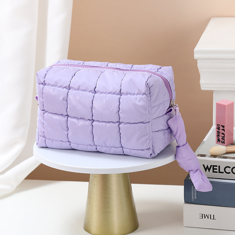 Nueva bolsa de cosméticos octogonal de otoño e invierno para mujer, bolsa de almacenamiento con relleno de plumón portátil portátil de alta gama