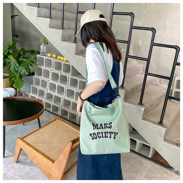 Canvas bag for women, single shoulder, ins crossbody, laid-back style, college student class bag, artistic Japanese style, large capacity, Hong Kong style, chic undefined