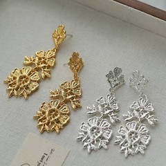 ヨーロッパとアメリカンスタイルのイン中空レースメタルイヤリングフェミニンな刺繍フラワーウェディングドレスイブニングイヤリング