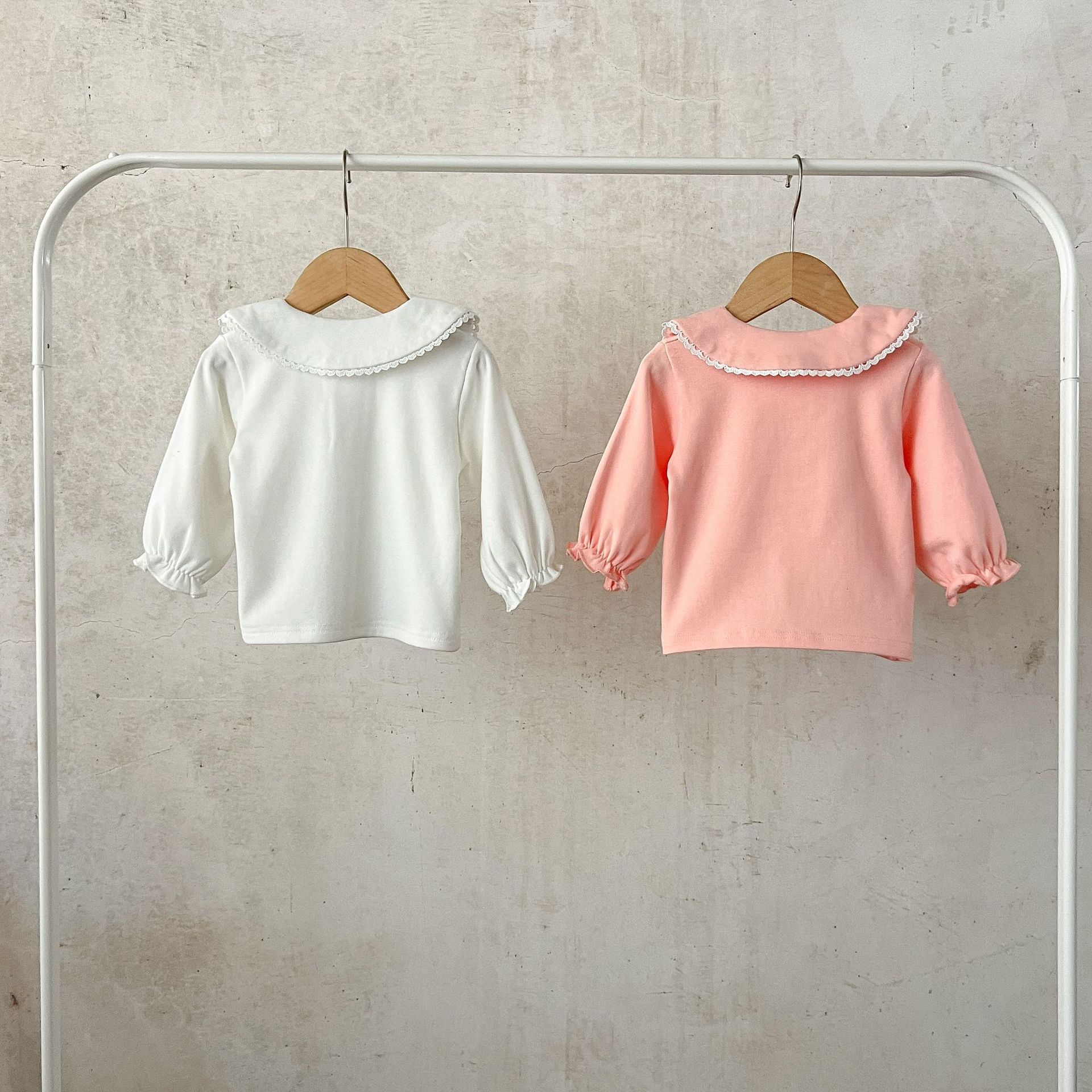 INS camisa de fondo de las niñas de bebé de estilo coreano primavera y otoño simple bebé bordado de los niños solapa superior de algodón de manga larga Camiseta moda