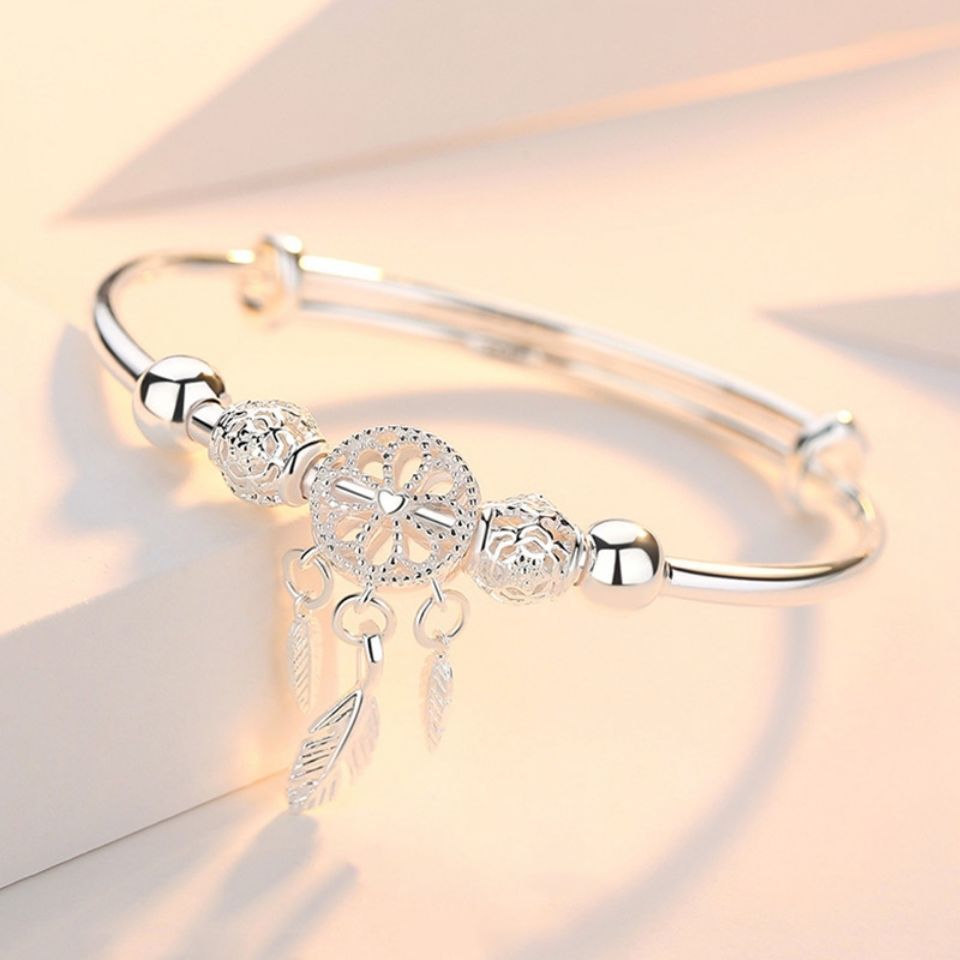 Fashionable design adjustable bracelet with tassels
