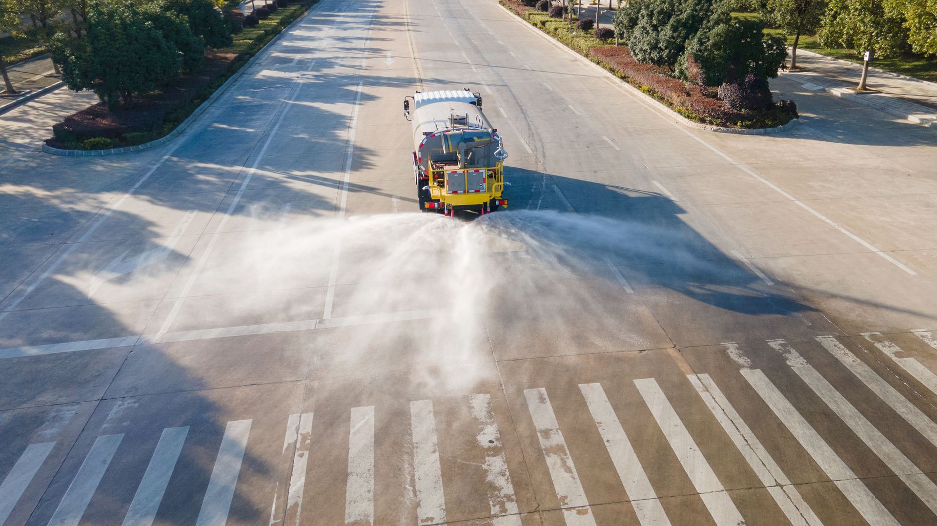 12 Square Meter Sprinkler Truck 15 Square Meter Construction Engineering Sprinkler Truck Construction Site Excavator Fog Cannon to Reduce Dust Large Fog Cannon Sprinkler Truck