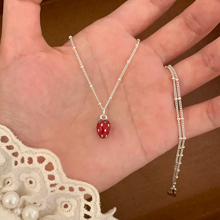 新款小众设计感草莓项链女百搭简约轻奢甜美风草莓造型吊坠锁骨链