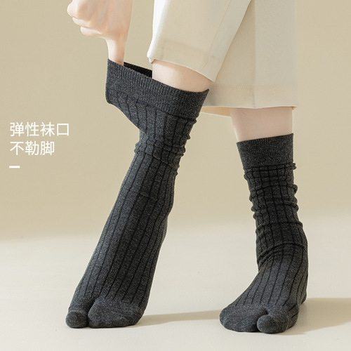 Split-toe socks, two-toe socks, women's spring and autumn pure cotton double-needle striped cotton socks, mid-tube, black and gray, deodorant, boneless pile socks
