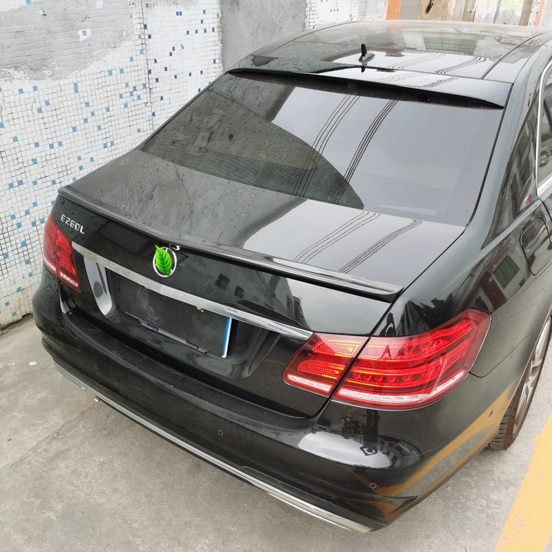 Suitable for 2008-2015 Mercedes-Benz E-Class W212 E200/260/300L/63 Modified Carbon Fiber Pattern Top Wing
