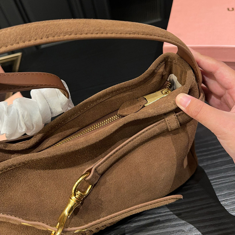 2025 New Underarm Bag Suede Commuter Bag Vintage Handheld Shoulder Bag Baguette Bag For Women Spring Edition - Thumbnail 4