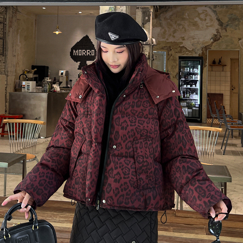 Transfronterizo 2025 otoño y invierno nuevo modelo europeo y americano leopardo abrigo de algodón mujer gruesa chaqueta corta con capuz abrigo de plumón