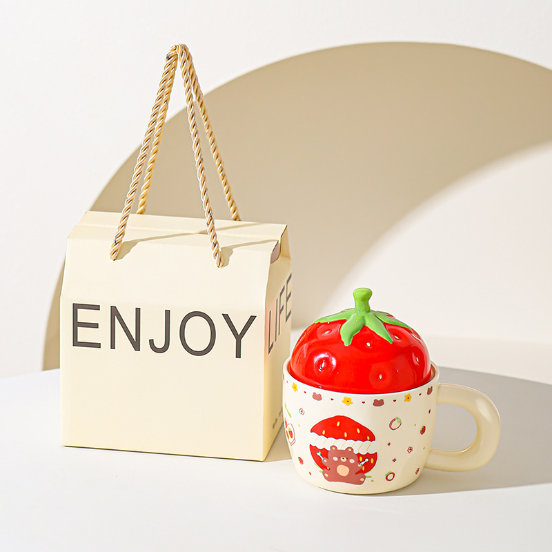 Taza de cerámica de oso de fresa con taza de regalo para chicas taza de marca doméstica de alto valor de pareja taza de desayuno de leche