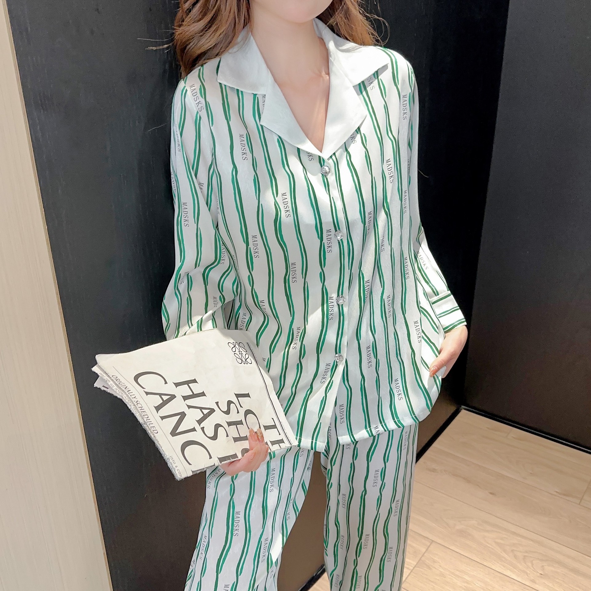 Spring and autumn net red new herringbone cardigan long sleeve pajamas women light luxury luxury pure wind can wear home clothes