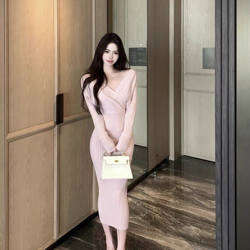 纯欲风交叉v领针织连衣裙女秋冬长袖修身中长款粉色收腰包臀裙子|undefined