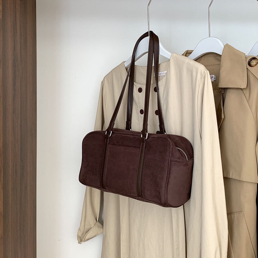 2024 suede autumn edition versatile shoulder bag, women's high-end sense, large capacity commuting plush bag_voghion.com