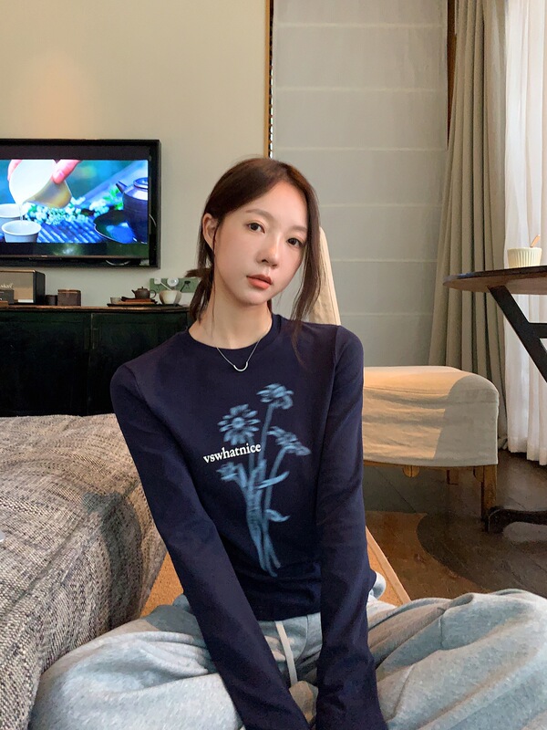 Vs what「柔雾花海」时髦气质创意花卉圆领T恤女百搭正肩长袖上衣|undefined