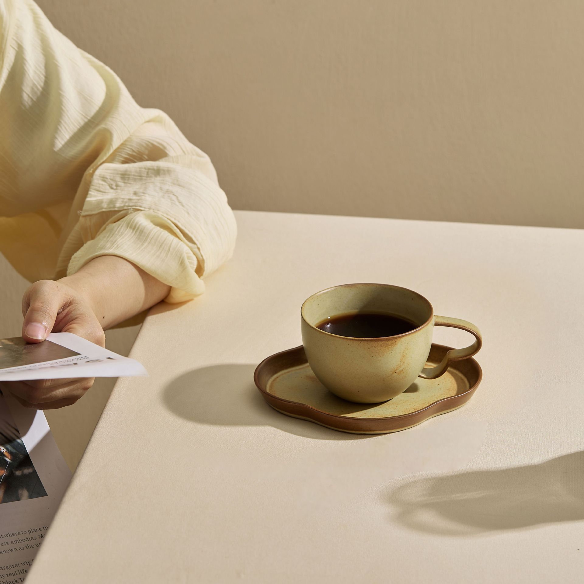 Nube japonesa retro alto nivel simple horno de cerámica de alto valor facial tazas de café tazas de platos set tazas medievales