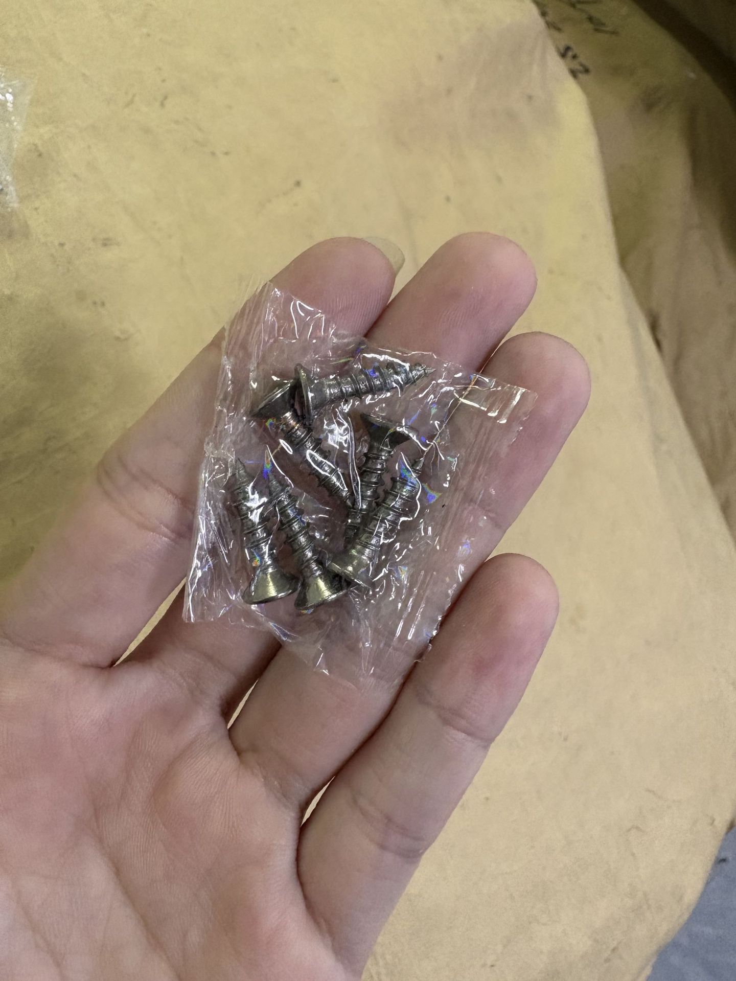 Pack of 6 small screws (for 1.0-1.5inch use)