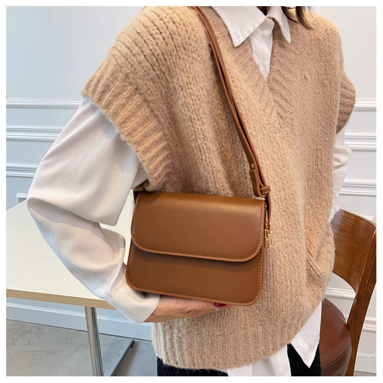 Popular Clamshell Simple Casual Shoulder Bag Autumn Fashion Messenger Small Square Bag display picture 6