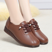 真皮软底妈妈鞋春秋款皮鞋平跟平底中老年女鞋单鞋大码舒适老人鞋