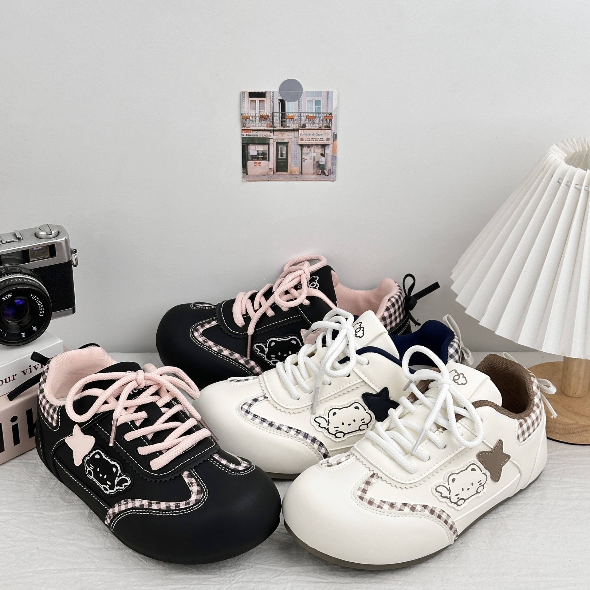 Zapatos de entrenamiento de gatos de ondas distantes de ángel de otoño de 2025 nuevos zapatos de skate casuales con falda de zapatos blancos