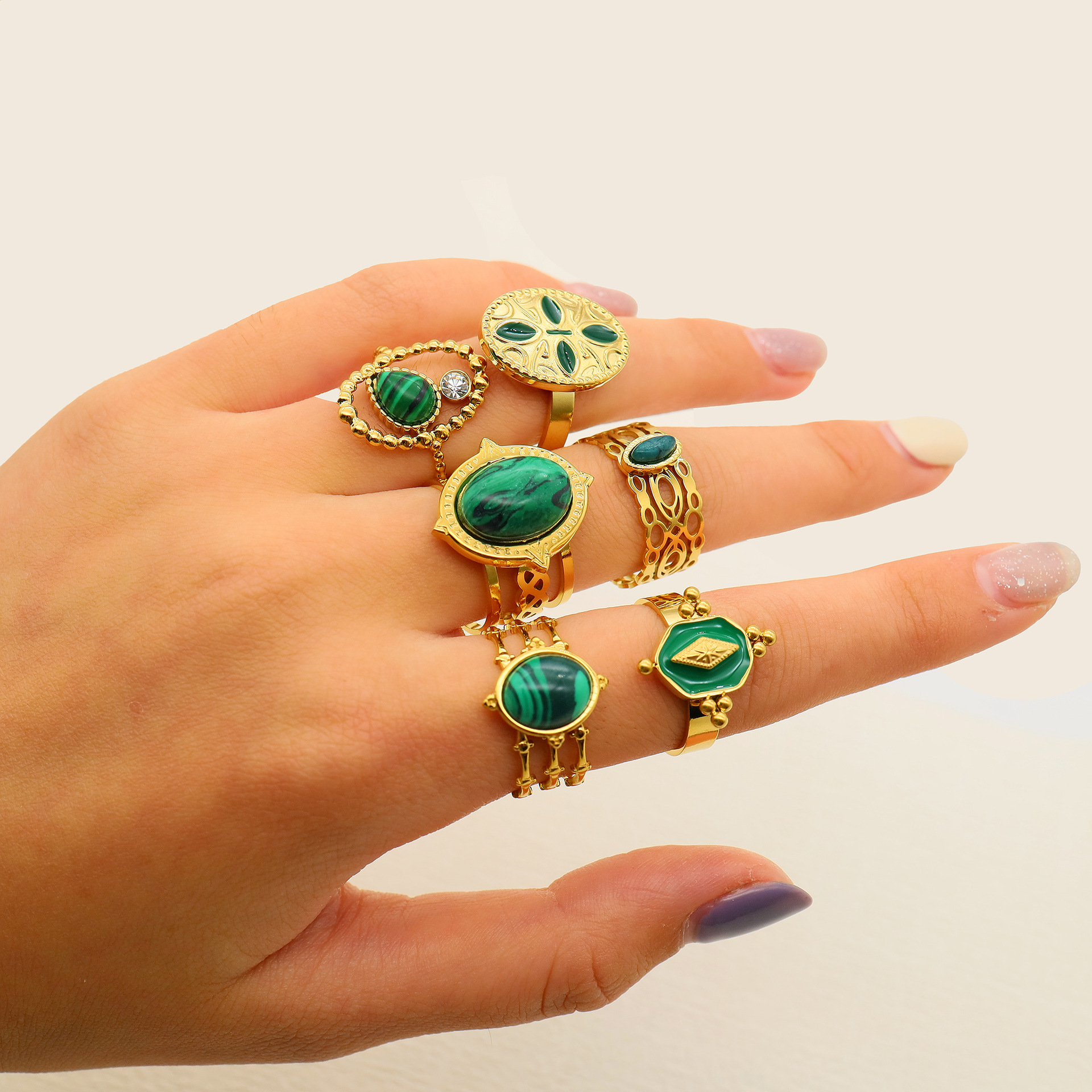 Anello verde pavone Anello da donna incolore con apertura regolabile in pietra naturale e smeraldo_voghion.com