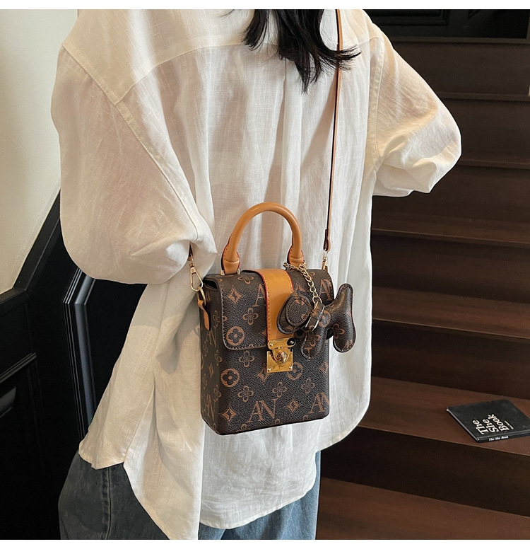 A new Korean-style versatile and simple single-shoulder crossbody bag for women in the summer of 2025, featuring a Korean-style mobile phone bag undefined
