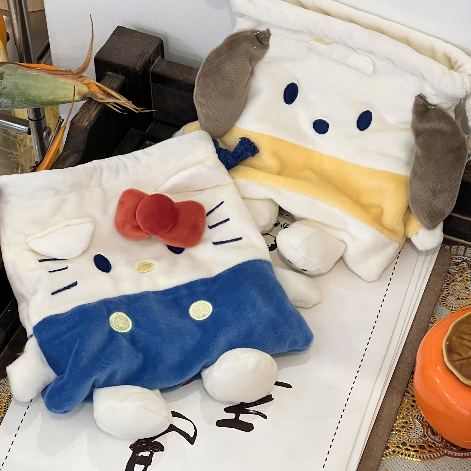 Perro Pacha Hello Kitty bolsa de almacenamiento bolsa de cordón de felpa Linda bolsa de papelería de estudiante japonés bolsa de almacenamiento de artículos diversos