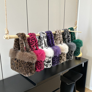 �羳�ﶬ������ͨ���������Ů2025�¿�r�б��yС��ë�qëë��