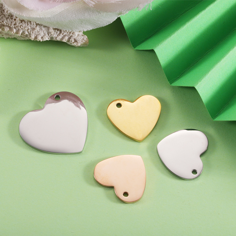 25*22.5mm Jewelry Making Size 1 Piece 25*22.5mm Hole 1~1.9mm 304 Stainless Steel PVD Coated Real Gold Plated Customization Laser Engraving Heart Shape Polished Pendant DIY Jewelry Accessories
