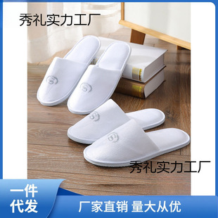 ���Ծ��a�����ӼҼ���һ���ԼӺ�ɫ������Ь