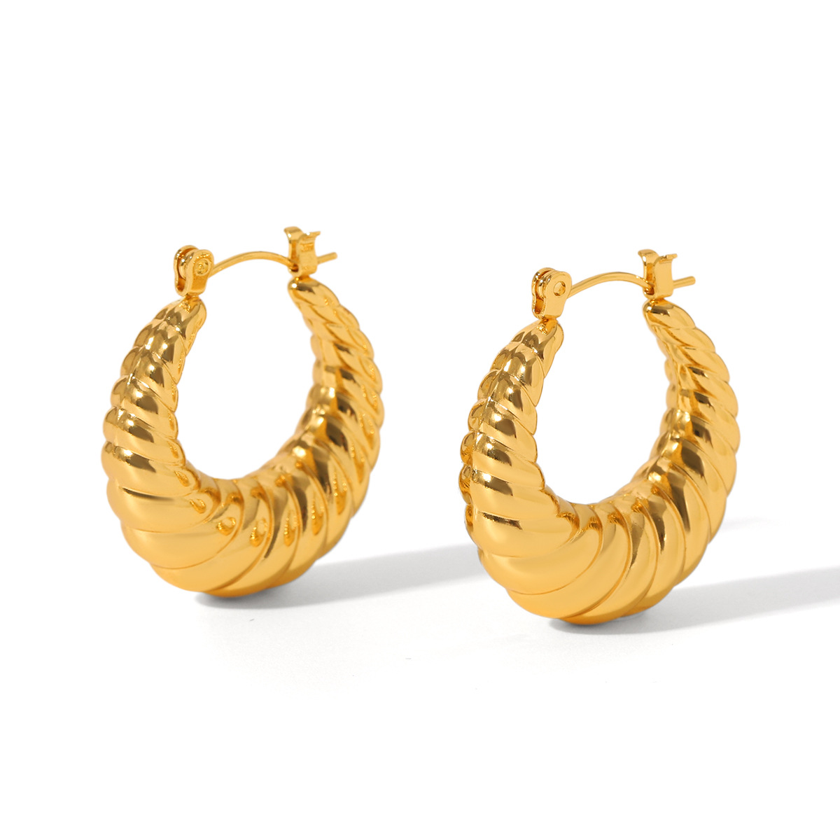 INS Europa y los Estados Unidos con aretes huecos de acero de titanio de oro de 18 quilates de acero inoxidable diseño de cuerpo de camarón croissant inswind