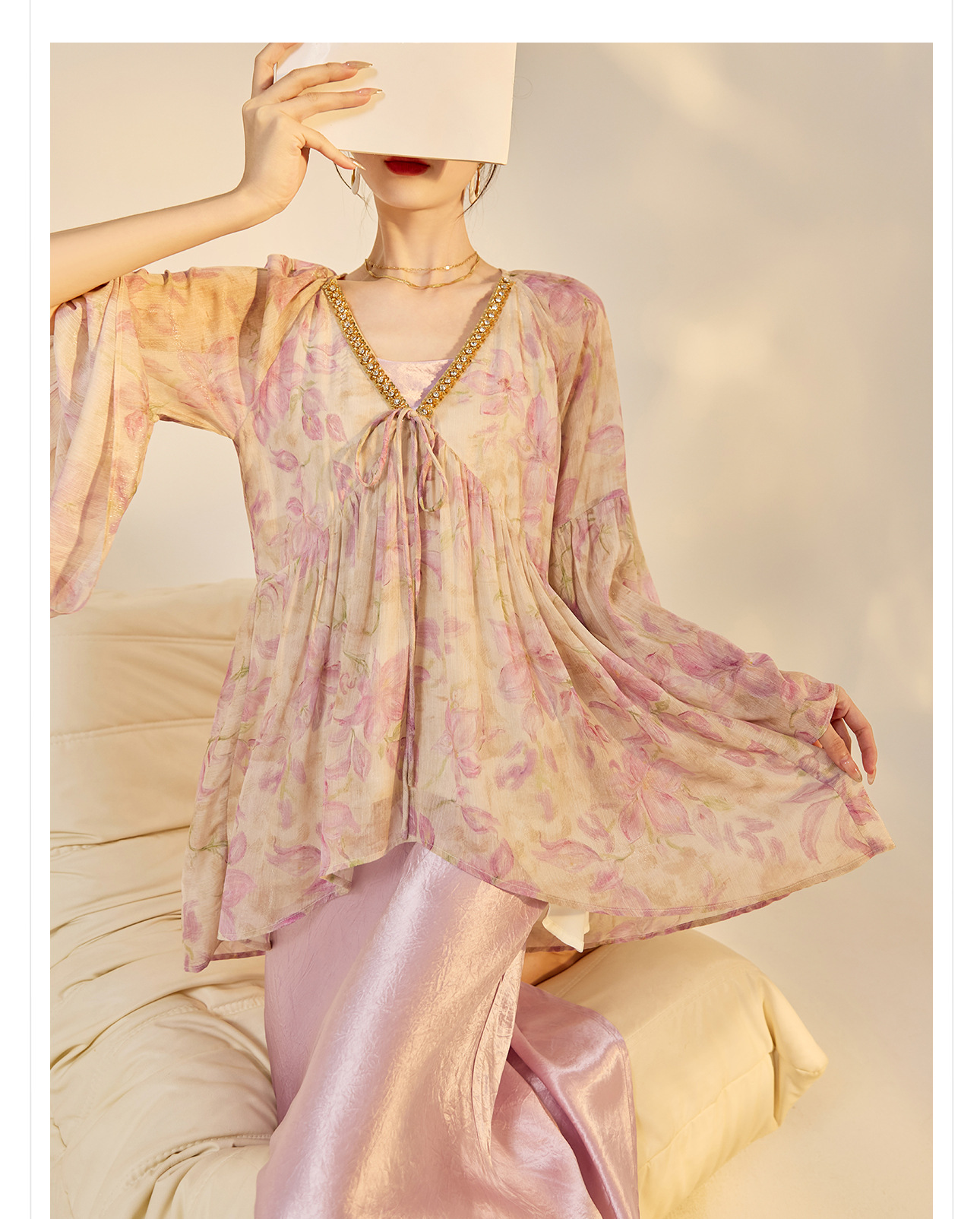 Áo kiểu nữ cổ V tay lồng đèn chất liệu chiffon phong cách Trung Hoa đính đá — màu tím nhạt chi tiết 6