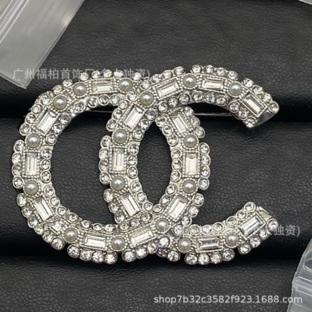 Chanel Double C Fragrance Star Heart Pearl Rhinestone Enamel Brooch Vintage Style High-End Brooch Collection