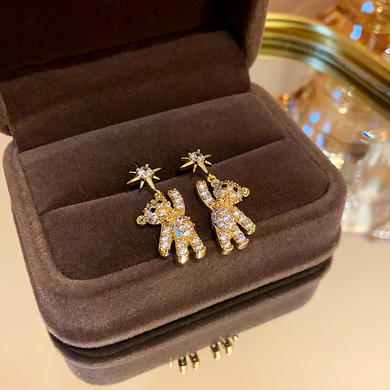 Pendientes de perlas asimétricas con cuernos de diamantes súper parpadeantes de plata Pendientes de nicho de viento frío femenino Pendientes de lujo ligero de alta calidad