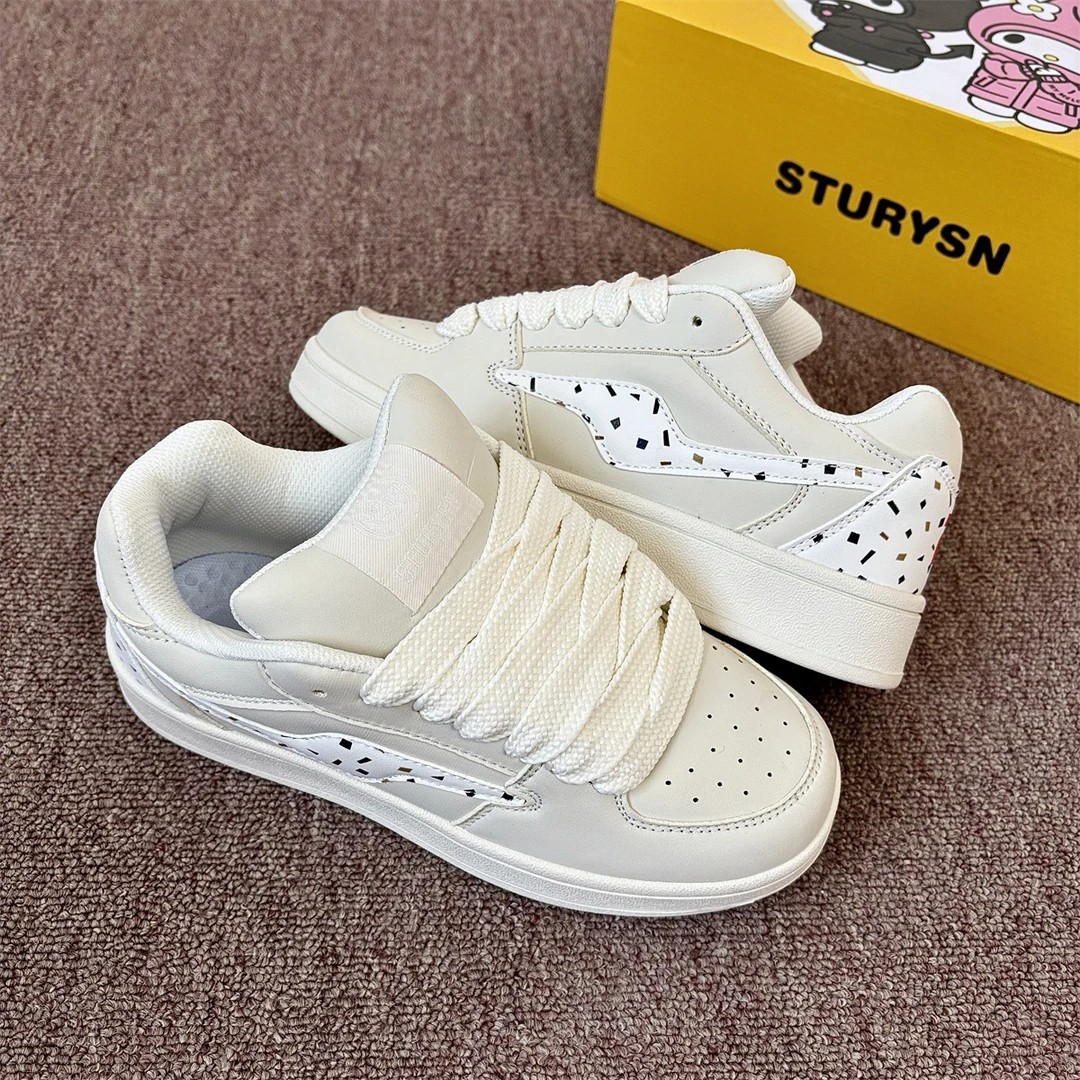 Zapatos deportivos transpirables planos de verano de 2025, nuevos zapatos de mujer que se ajustan a los zapatos casuales de nicho, zapatos blancos pequeños para mujeres