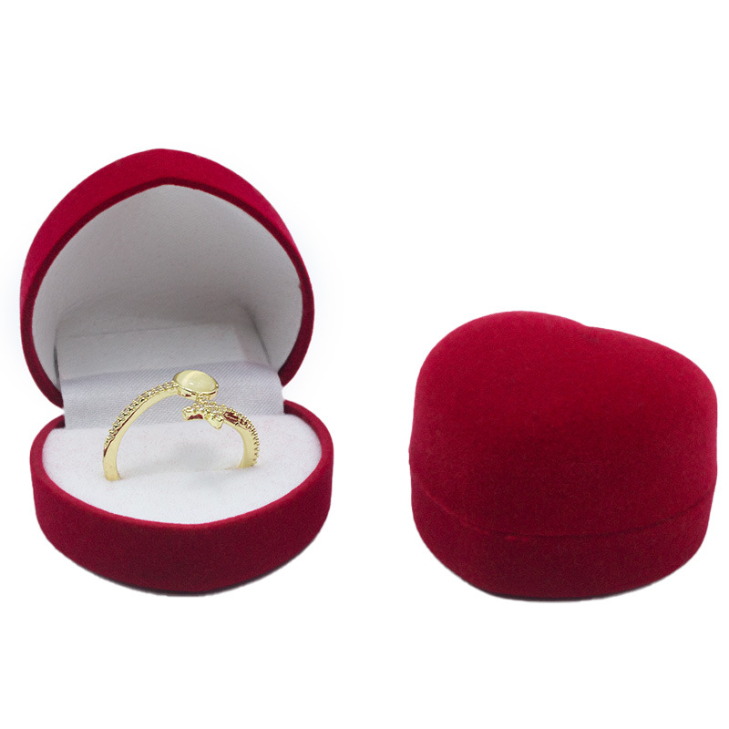 Caja mediana para anillos color melocotón con exterior rojo e interior blanco; 48*43*34mm