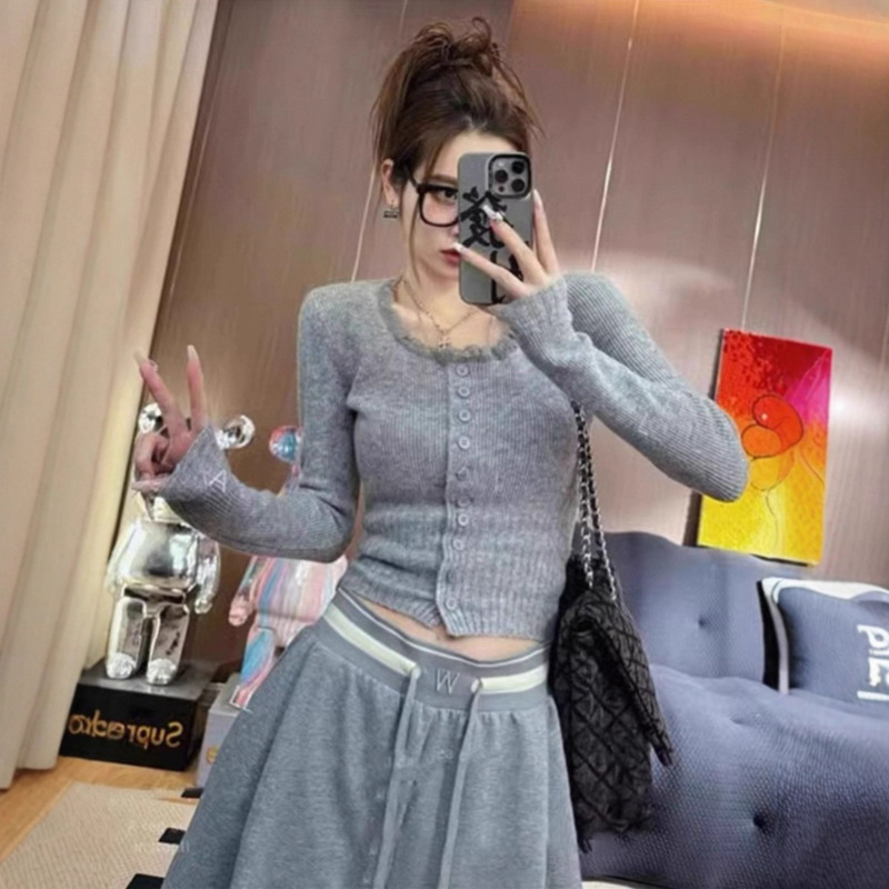灰色V领蕾丝内搭打底衫女秋季2025新款针织衫短款上衣设计感小众|undefined
