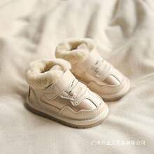 ������ЬŮ�ӽq�Ӻ�Сͯ��Ь�Ћ냺�ߎ�ѩ����ܛ�׶�������ѩ��ѥ