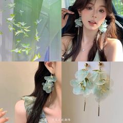 旷野风眠 超仙渐变绿色花瓣流苏耳环女高级感长款耳钉度假风耳饰