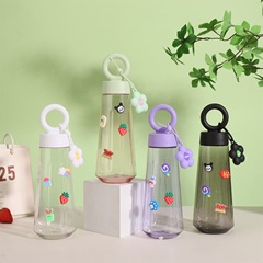 夏のベストセラークリエイティブシンプルなウォーターカップ屋外高価値スポーツポータブルカーカップポータブルプラスチックカップ