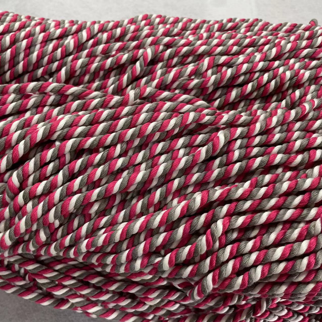 6mm SP线三股扭绳 三色扭绳 精细礼盒手挽带 彩色麻花绳 帽绳