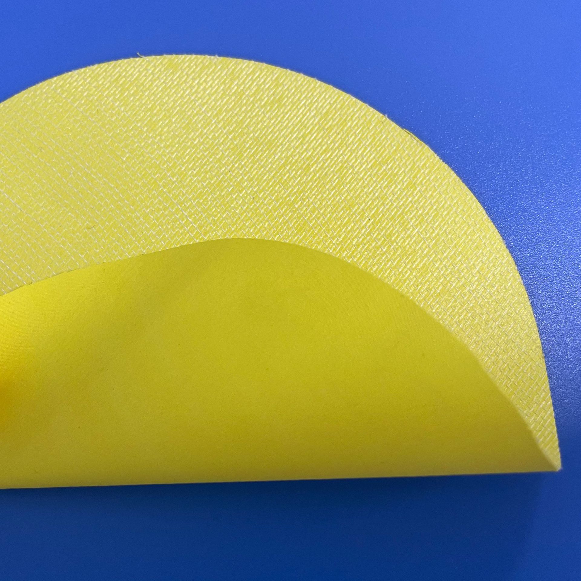 305g二级防化服面料使用黄色阻燃PVC夹网布