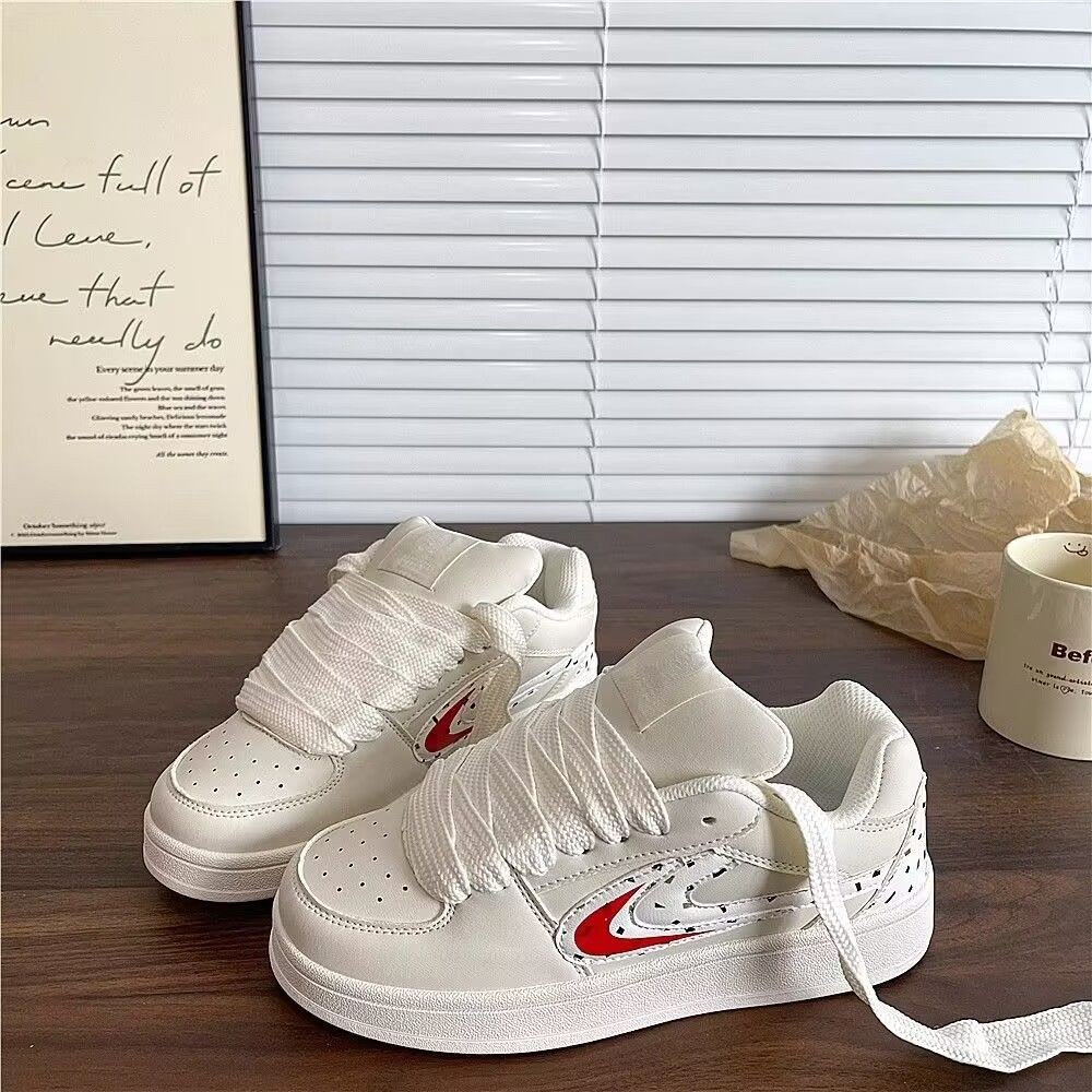 Zapatos de skate originales de otoño de 2025 nuevos zapatos de mujer deportivos de nicho casual cómodos zapatos blancos lindos