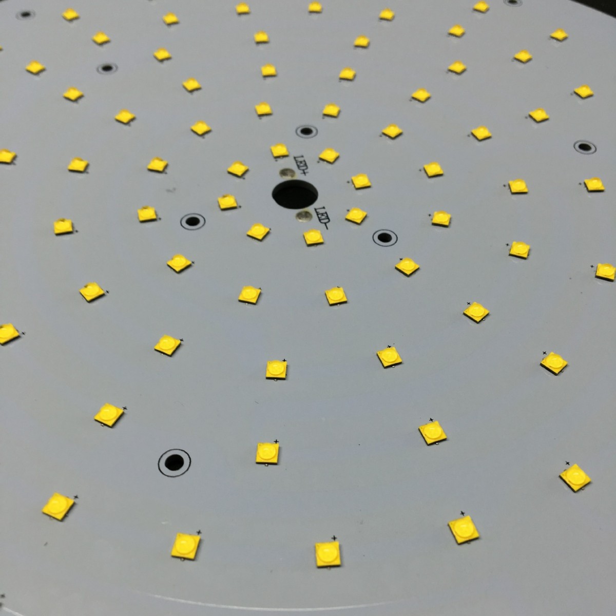 厂家供应铝基板LED灯珠贴片加工led灯珠贴片