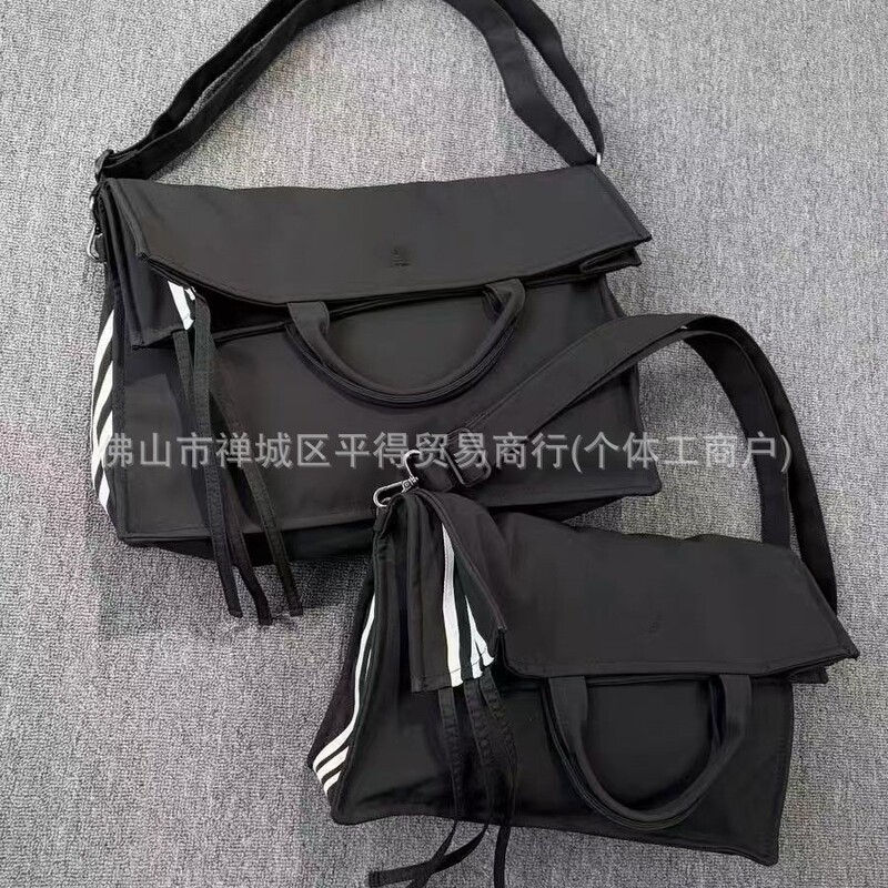 New Clover Messenger Bag, Detachable and Foldable, Casual Sports Shoulder Bag, Handbag, Same Style for Men and Women New Clover Messenger Bag, Detachable and Foldable, Casual Sports Shoulder Bag, Handbag, Same Style for Men and Women