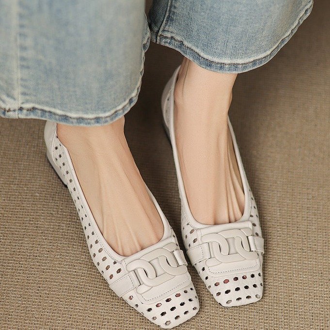 Retro francés hueco suave zapatos de sola sola mujer 2026 verano transpirable tejido poco profundo cuero suave madre sandalias agujero